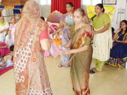 Arya mahila Santsang mandal Shri Anandabawa Seva Sanstha vrudhashram 