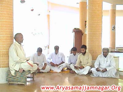 Vidhyadevji Sashtriji with students at - Tankara